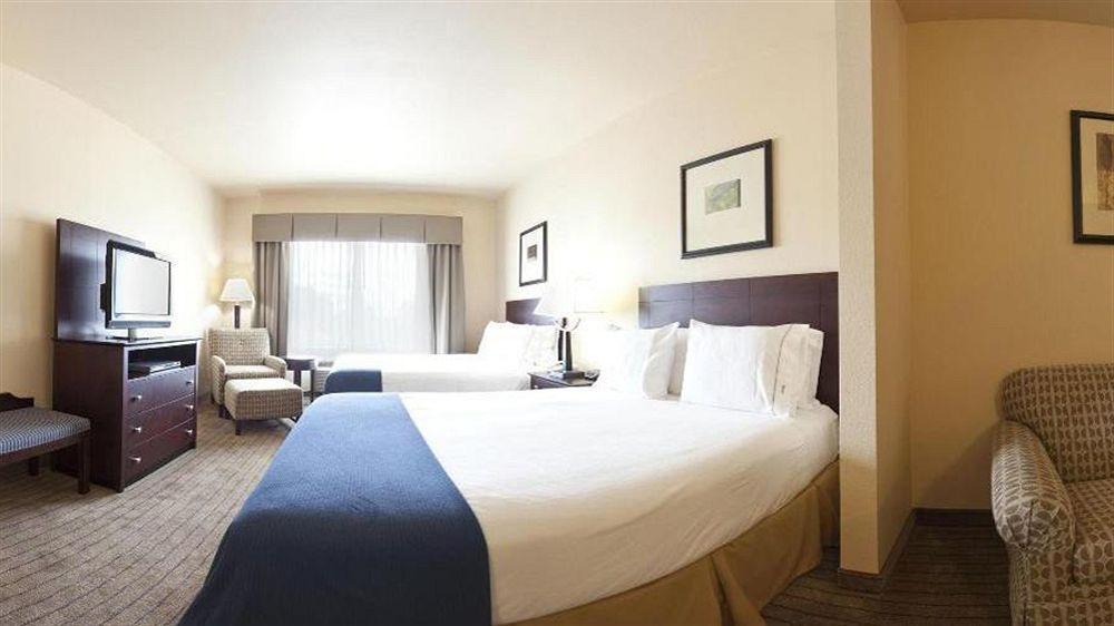 Holiday Inn Express Hotel & Suites Marshall By Ihg Exterior foto
