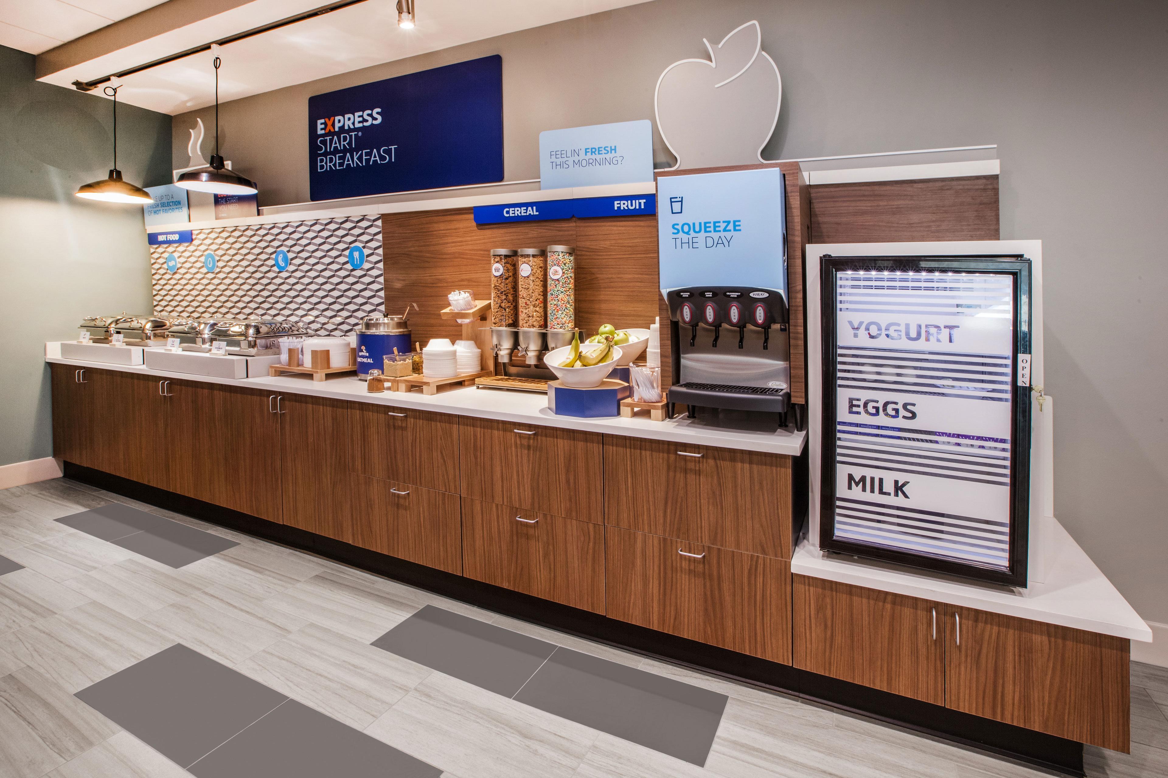 Holiday Inn Express Hotel & Suites Marshall By Ihg Exterior foto